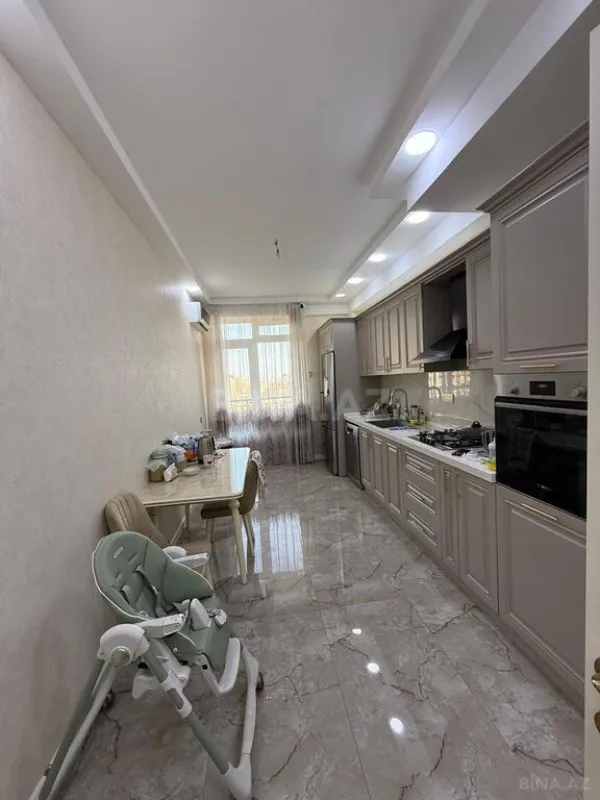 Satılır 4 otaqlı mənzil 186 m²