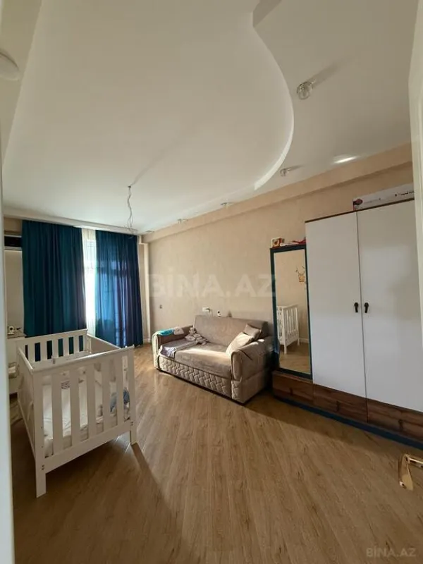 Satılır 4 otaqlı mənzil 186 m²