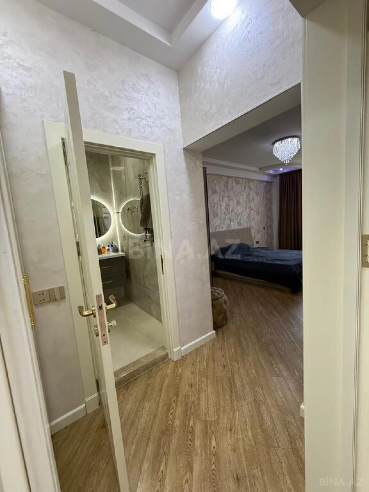 Satılır 4 otaqlı mənzil 186 m²