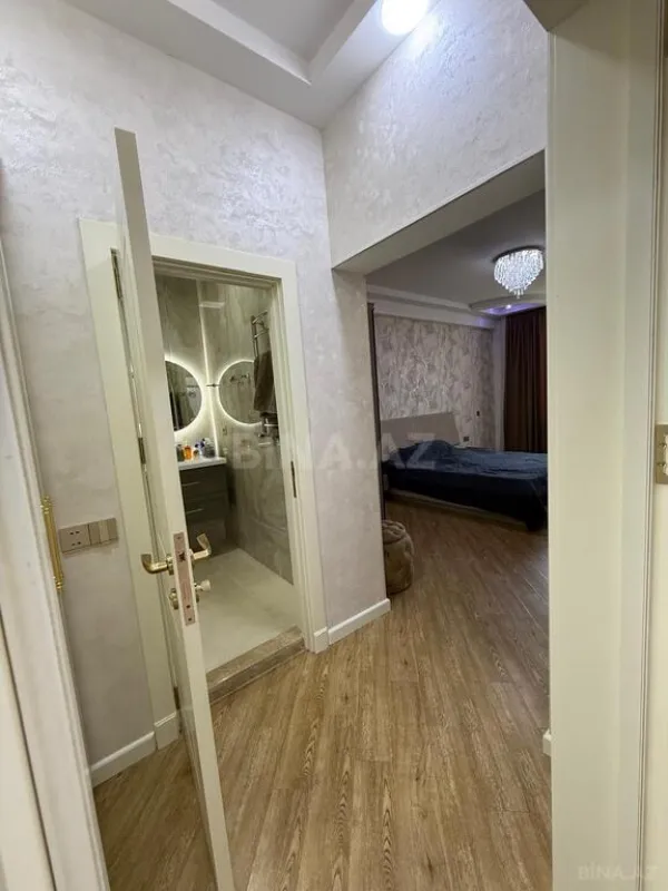 Satılır 4 otaqlı mənzil 186 m²