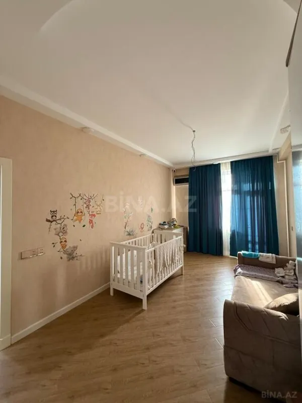 Satılır 4 otaqlı mənzil 186 m²