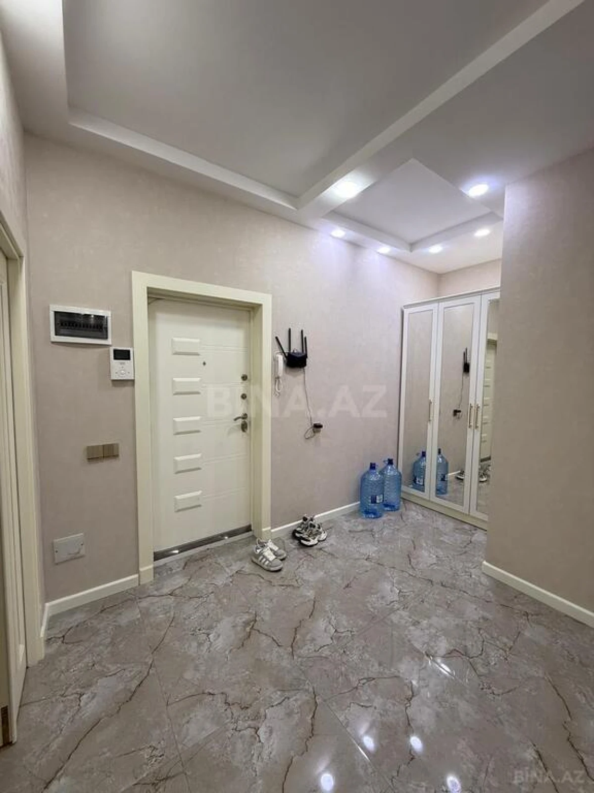 Satılır 4 otaqlı mənzil 186 m²