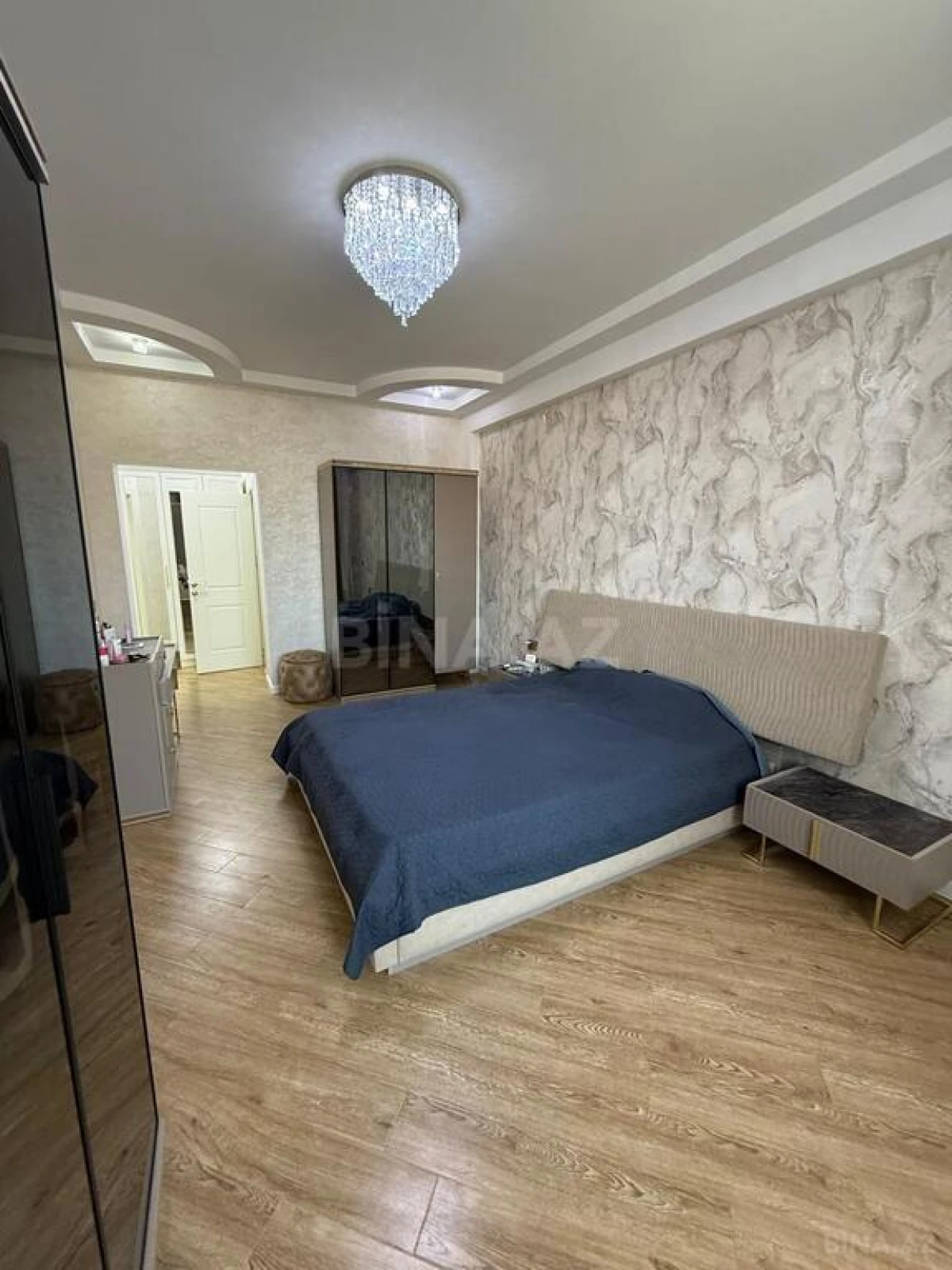 Satılır 4 otaqlı mənzil 186 m²