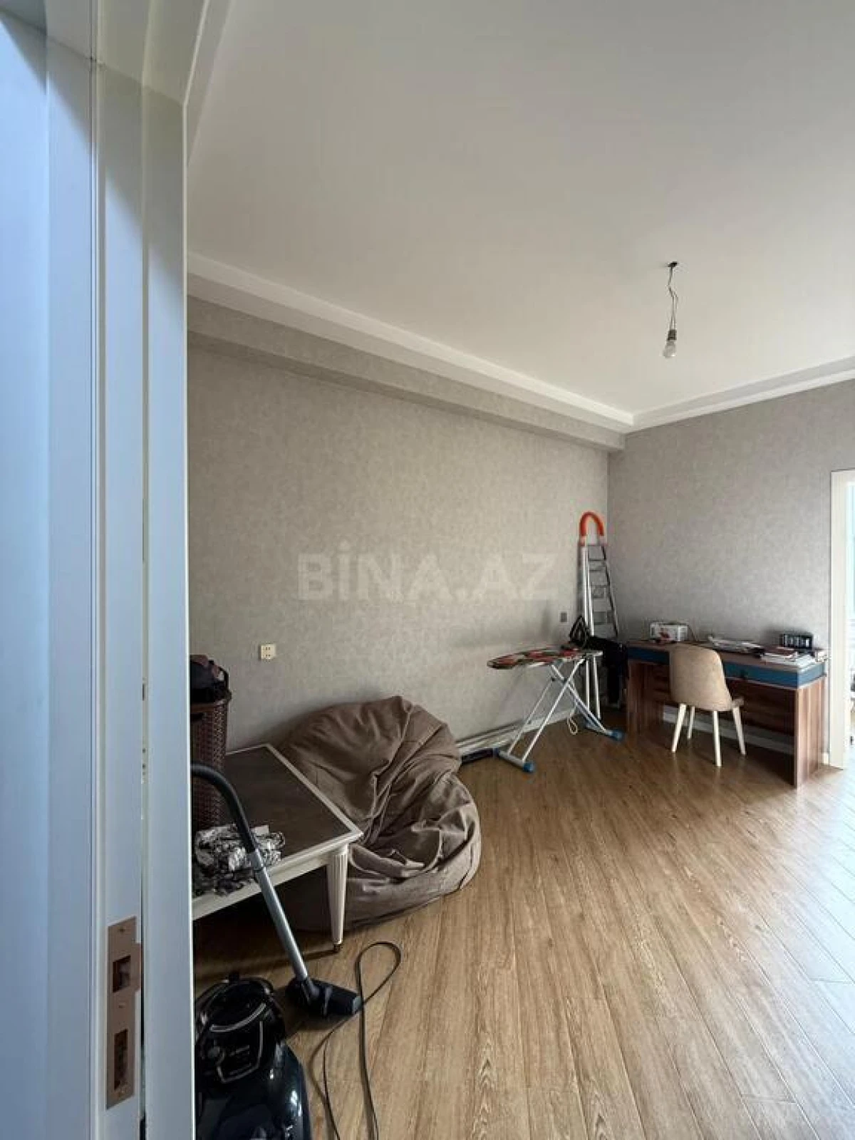 Satılır 4 otaqlı mənzil 186 m²