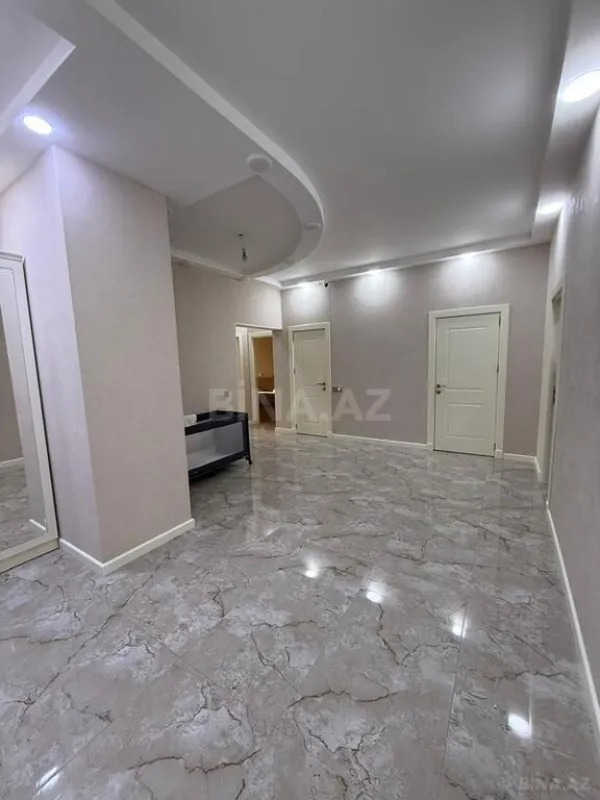 Satılır 4 otaqlı mənzil 186 m²