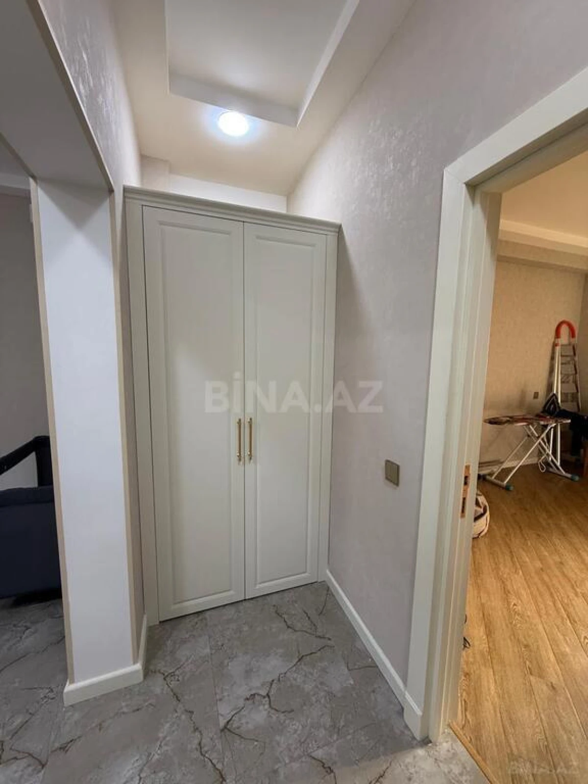 Satılır 4 otaqlı mənzil 186 m²
