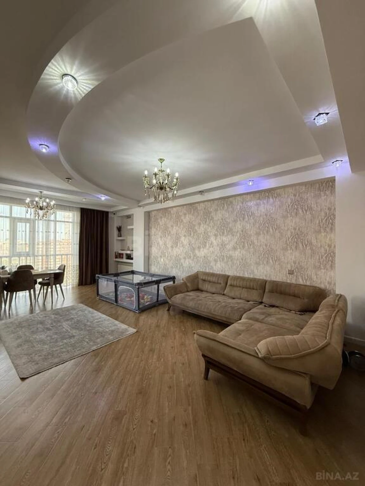 Satılır 4 otaqlı mənzil 186 m²
