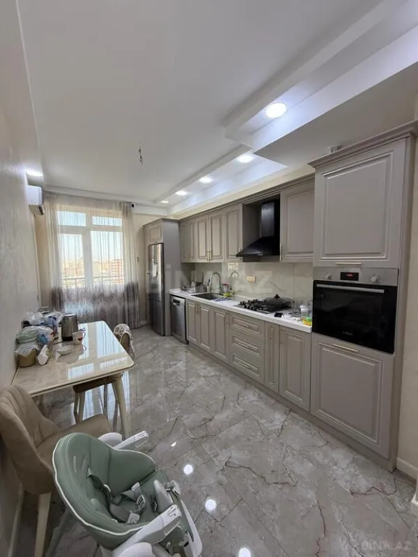 Satılır 4 otaqlı mənzil 186 m²