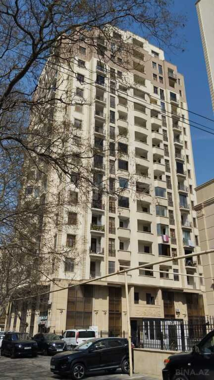 Satılır 5 otaqlı mənzil 230 m²