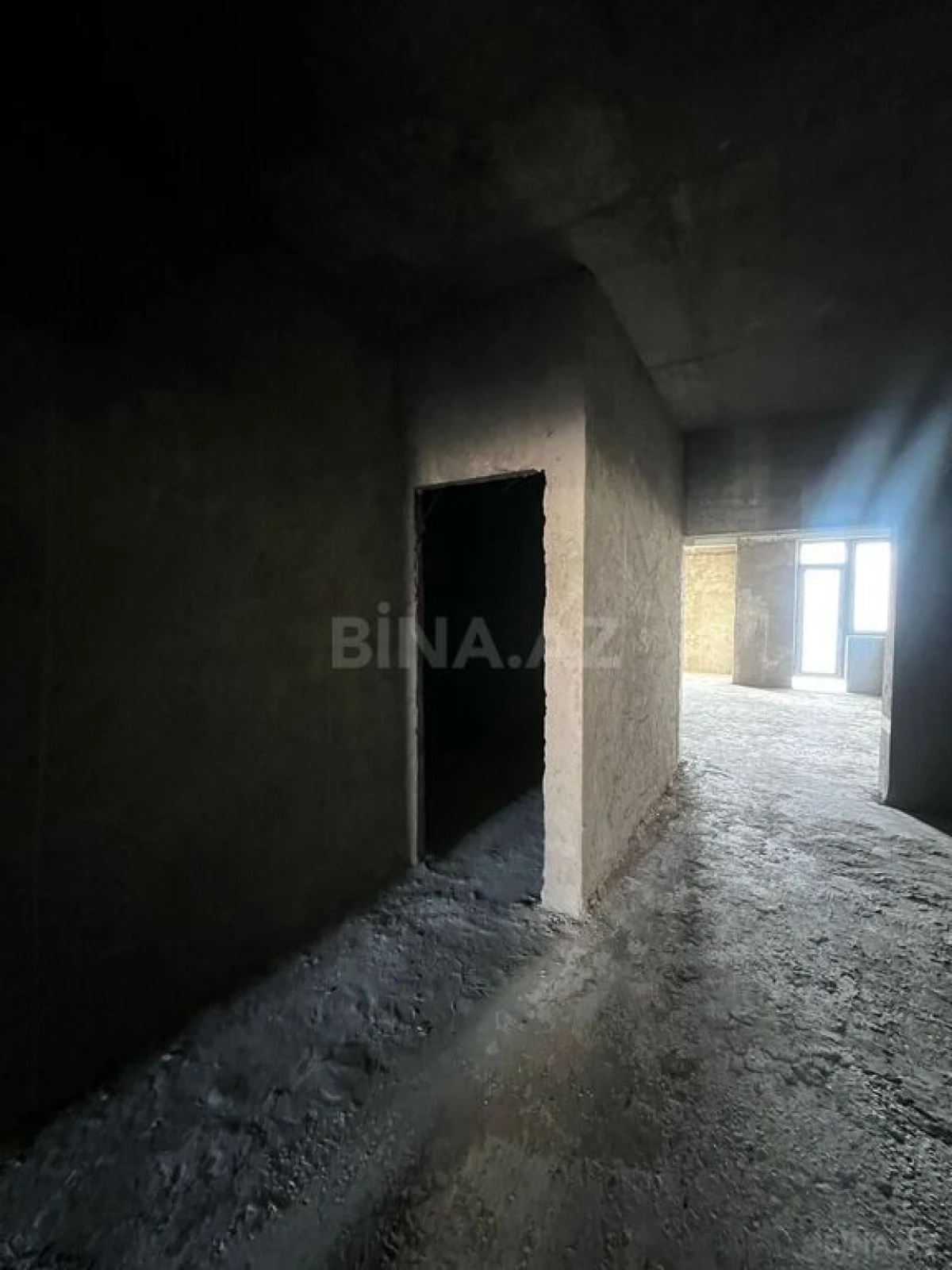 Satılır 5 otaqlı mənzil 230 m²