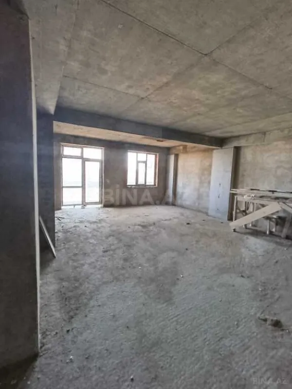Satılır 4 otaqlı mənzil 181 m²