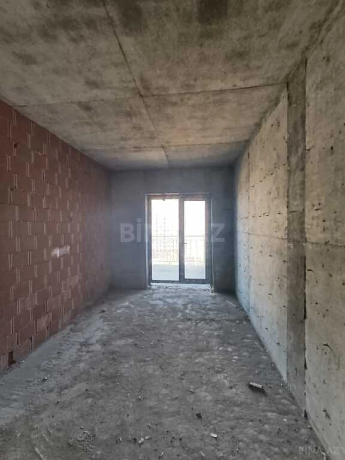 Satılır 4 otaqlı mənzil 181 m²