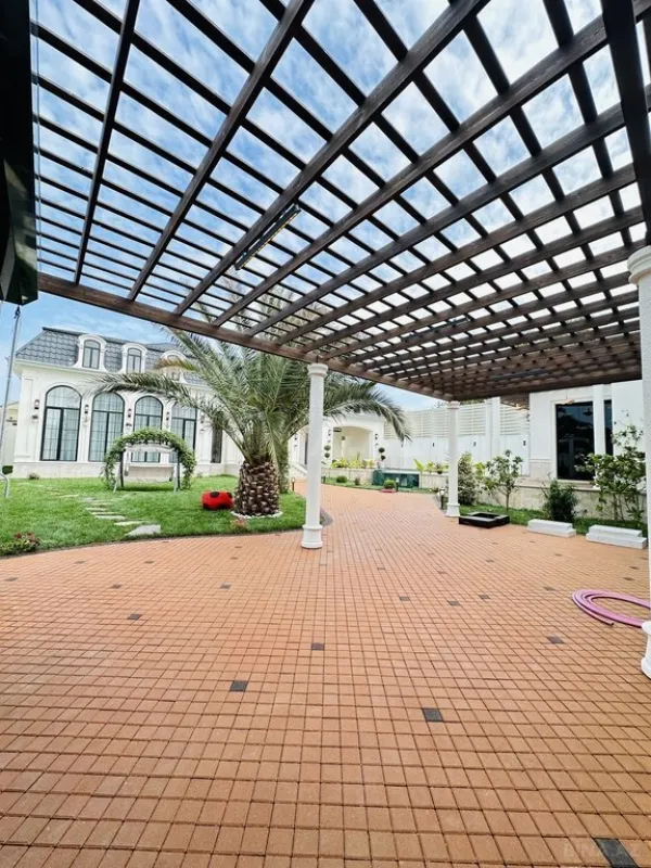 Satılır 5 otaqlı həyət evi 250 m²