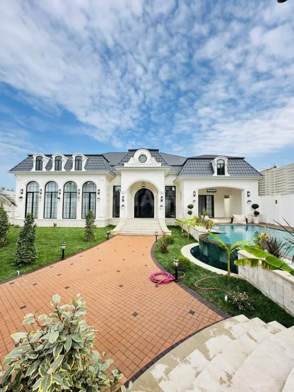 Satılır 5 otaqlı həyət evi 250 m²