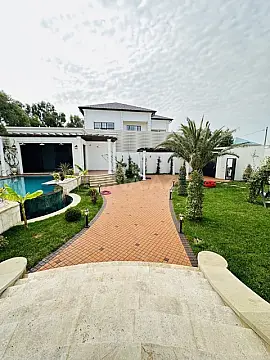 Satılır 5 otaqlı həyət evi 250 m²