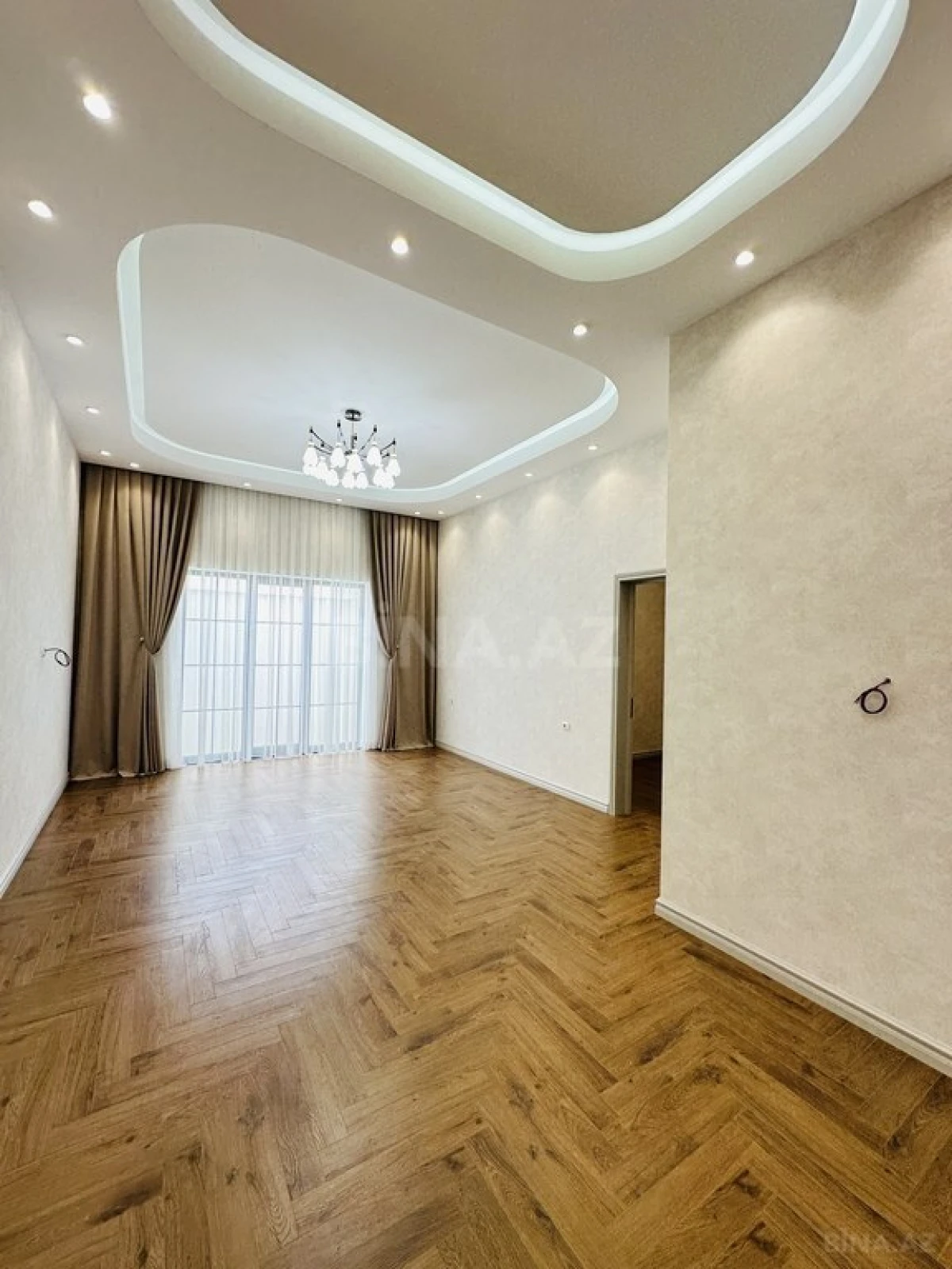 Satılır 5 otaqlı həyət evi 250 m²