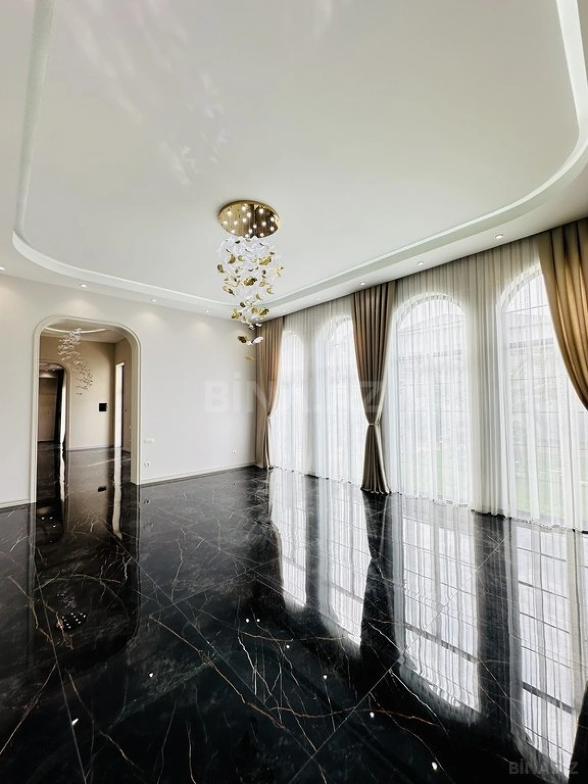 Satılır 5 otaqlı həyət evi 250 m²