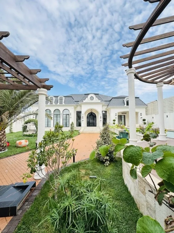 Satılır 5 otaqlı həyət evi 250 m²