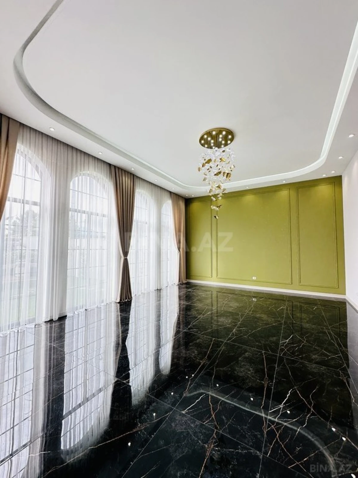 Satılır 5 otaqlı həyət evi 250 m²