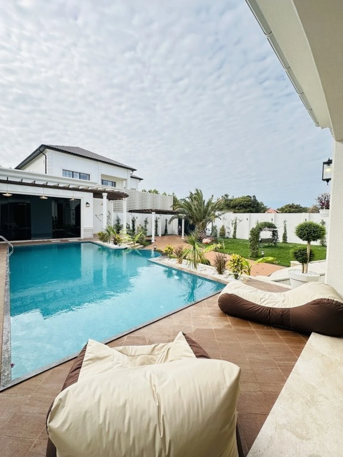 Satılır 5 otaqlı həyət evi 250 m²