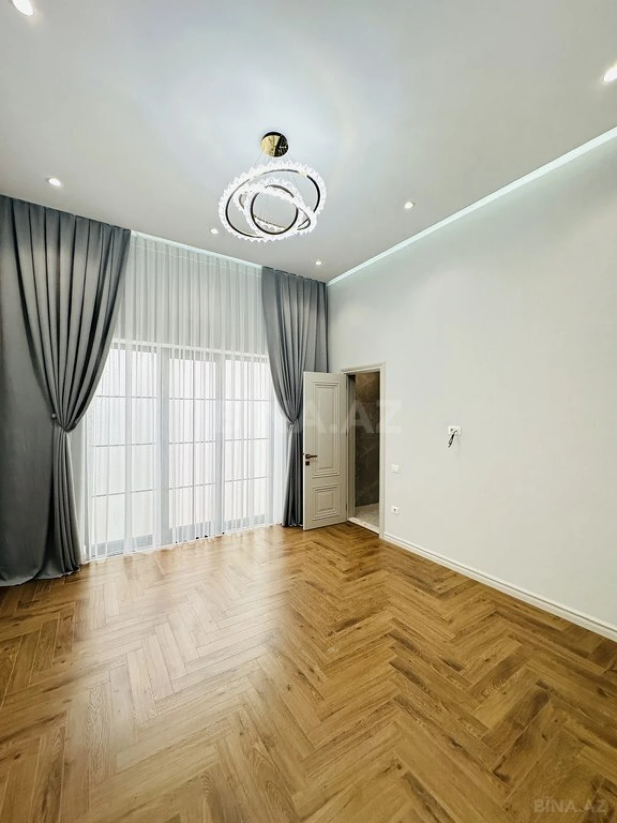 Satılır 5 otaqlı həyət evi 250 m²