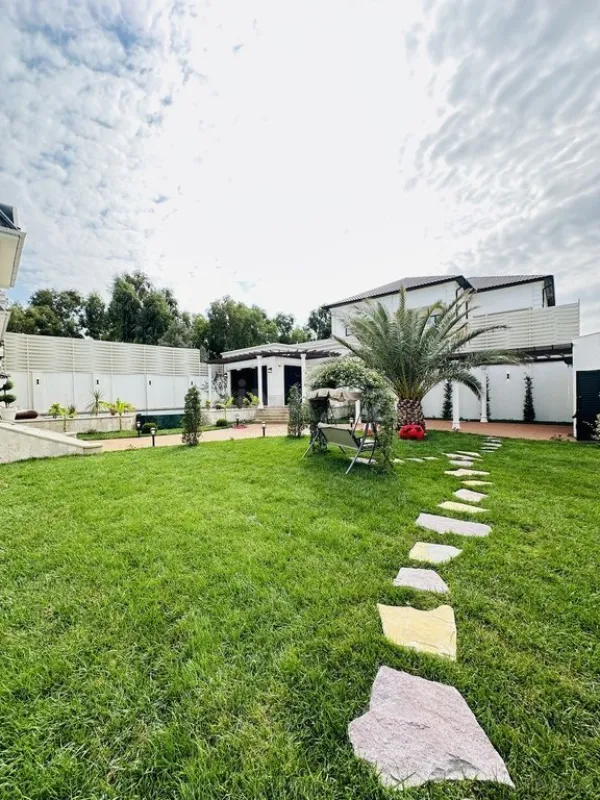 Satılır 5 otaqlı həyət evi 250 m²