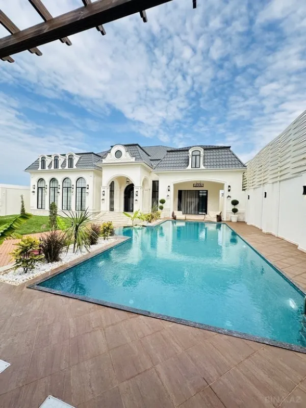 Satılır 5 otaqlı həyət evi 250 m²