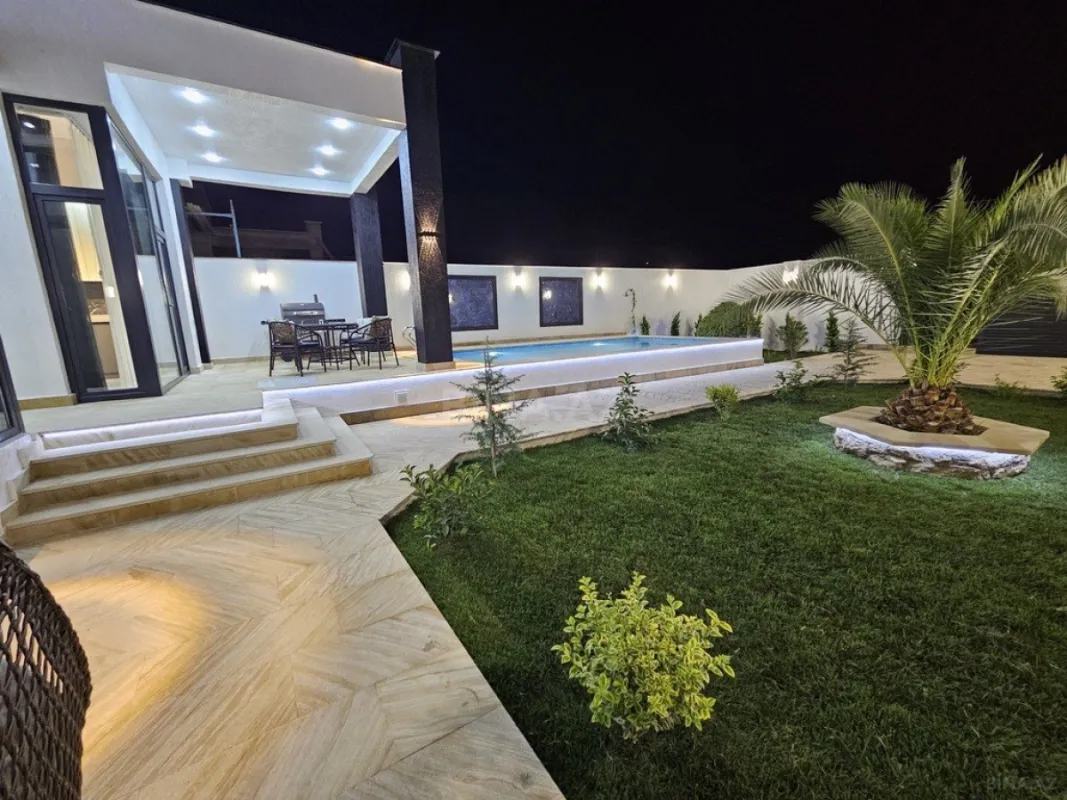 Satılır 4 otaqlı həyət evi 160 m²