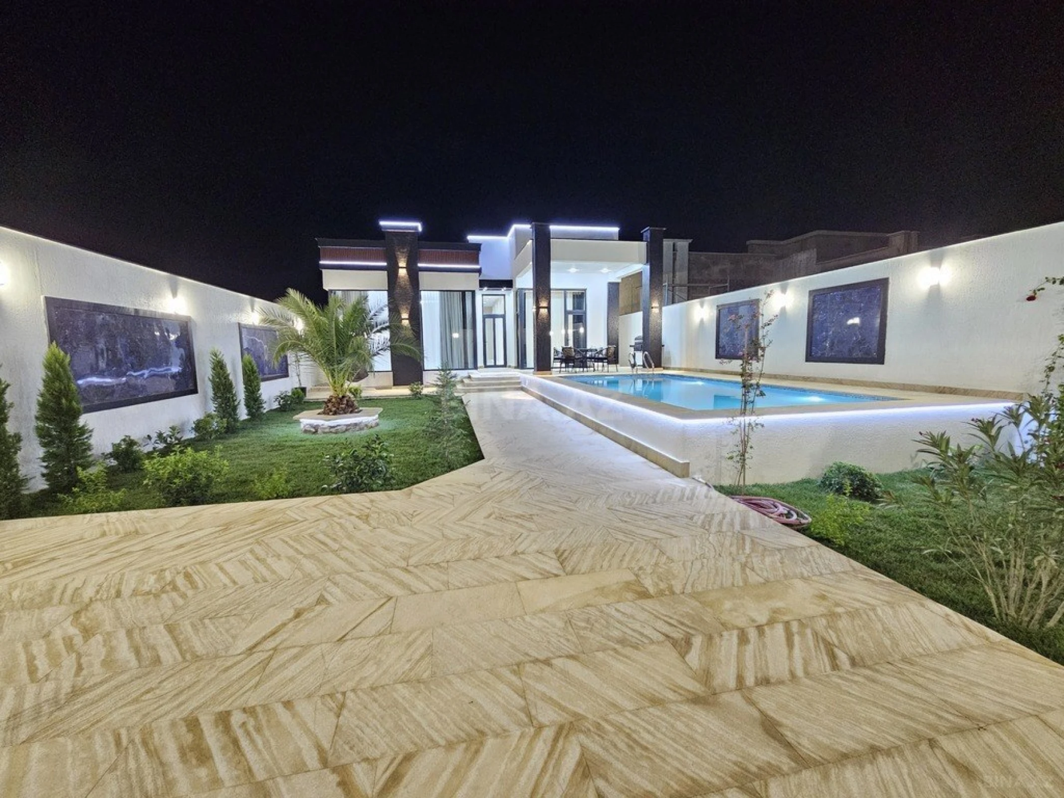 Satılır 4 otaqlı həyət evi 160 m²