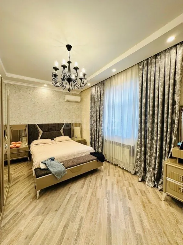 Satılır 4 otaqlı həyət evi 180 m²
