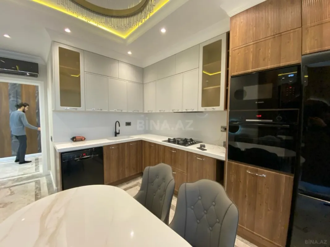 Kirayə verilir 2 otaqlı mənzil 110 m²