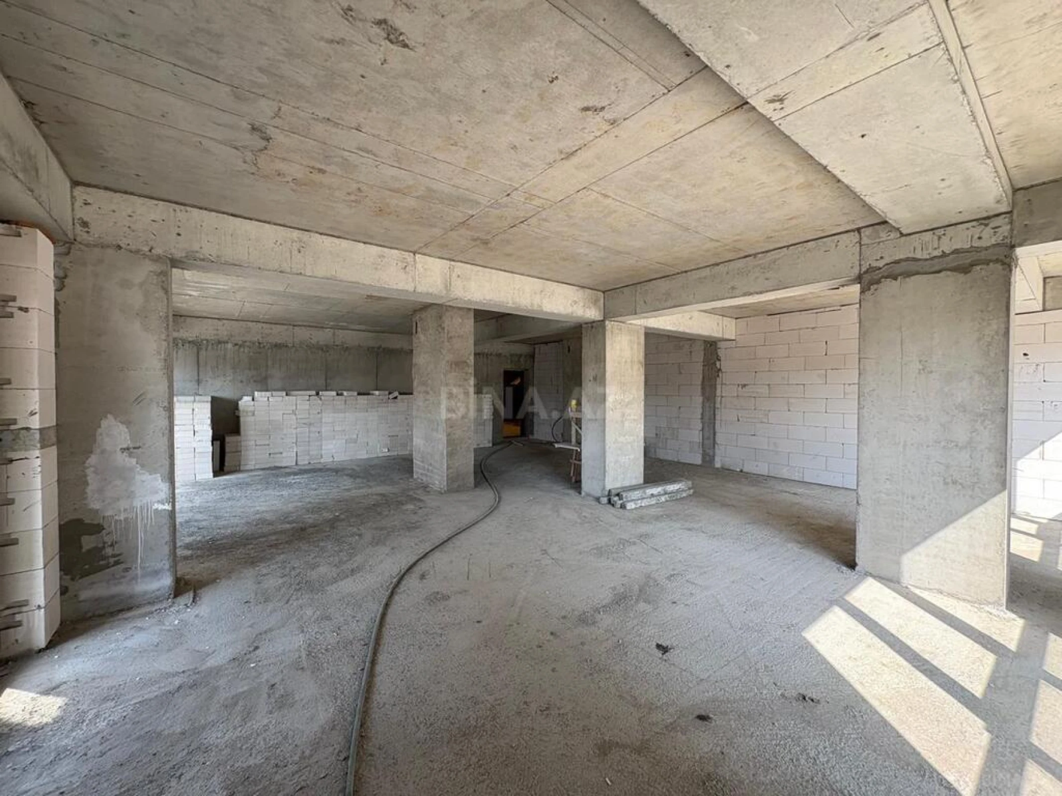 Satılır 3 otaqlı mənzil 127.1 m²