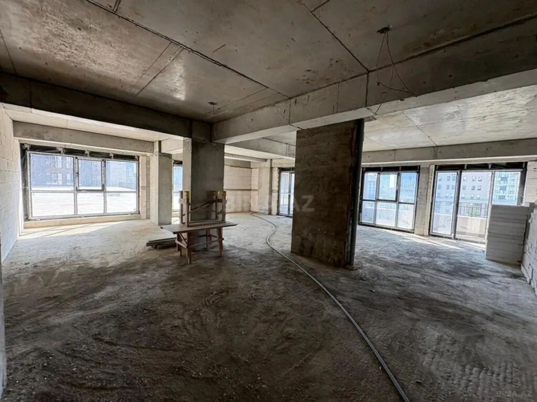 Satılır 3 otaqlı mənzil 127.1 m²