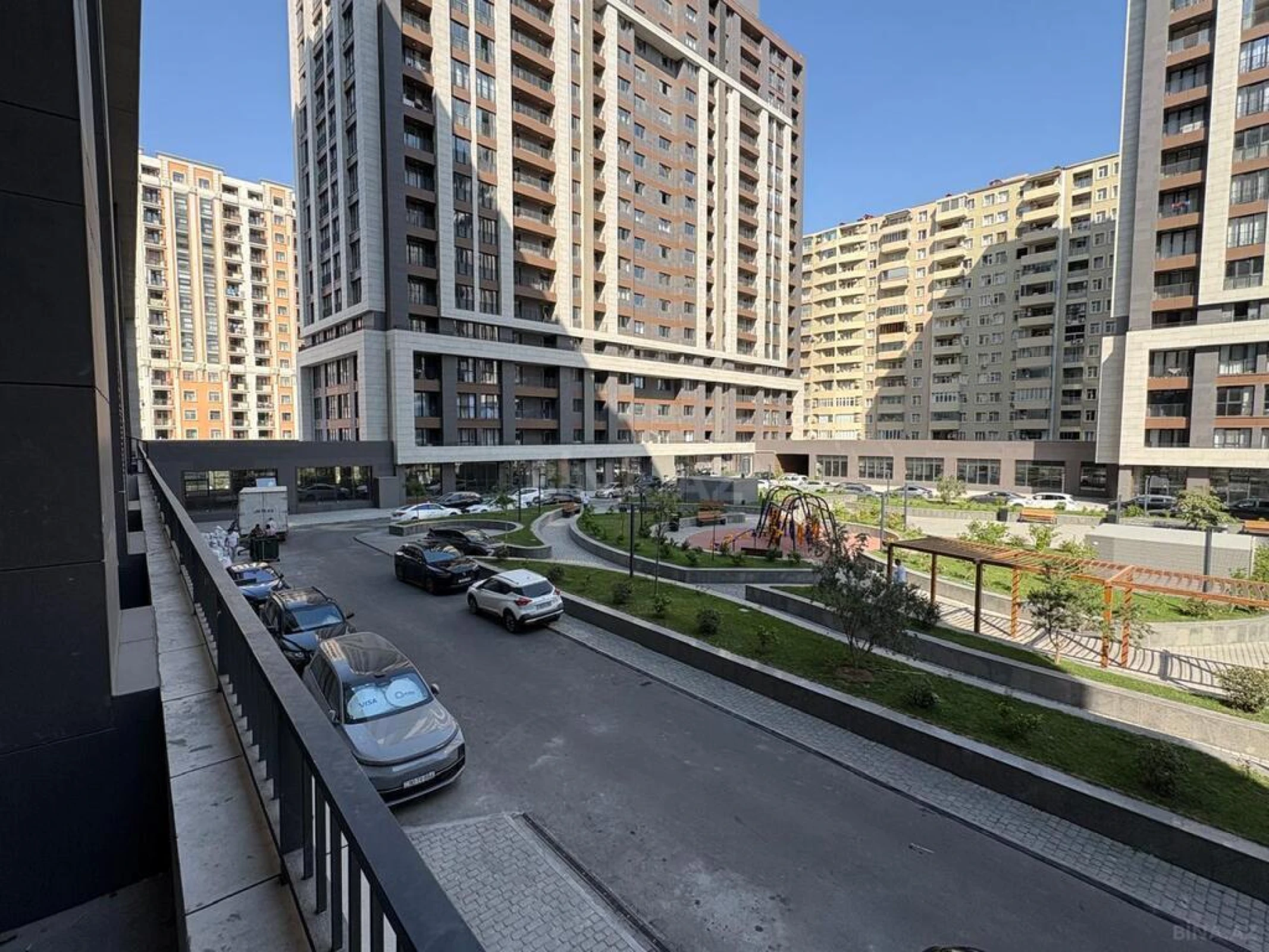 Satılır 3 otaqlı mənzil 127.1 m²