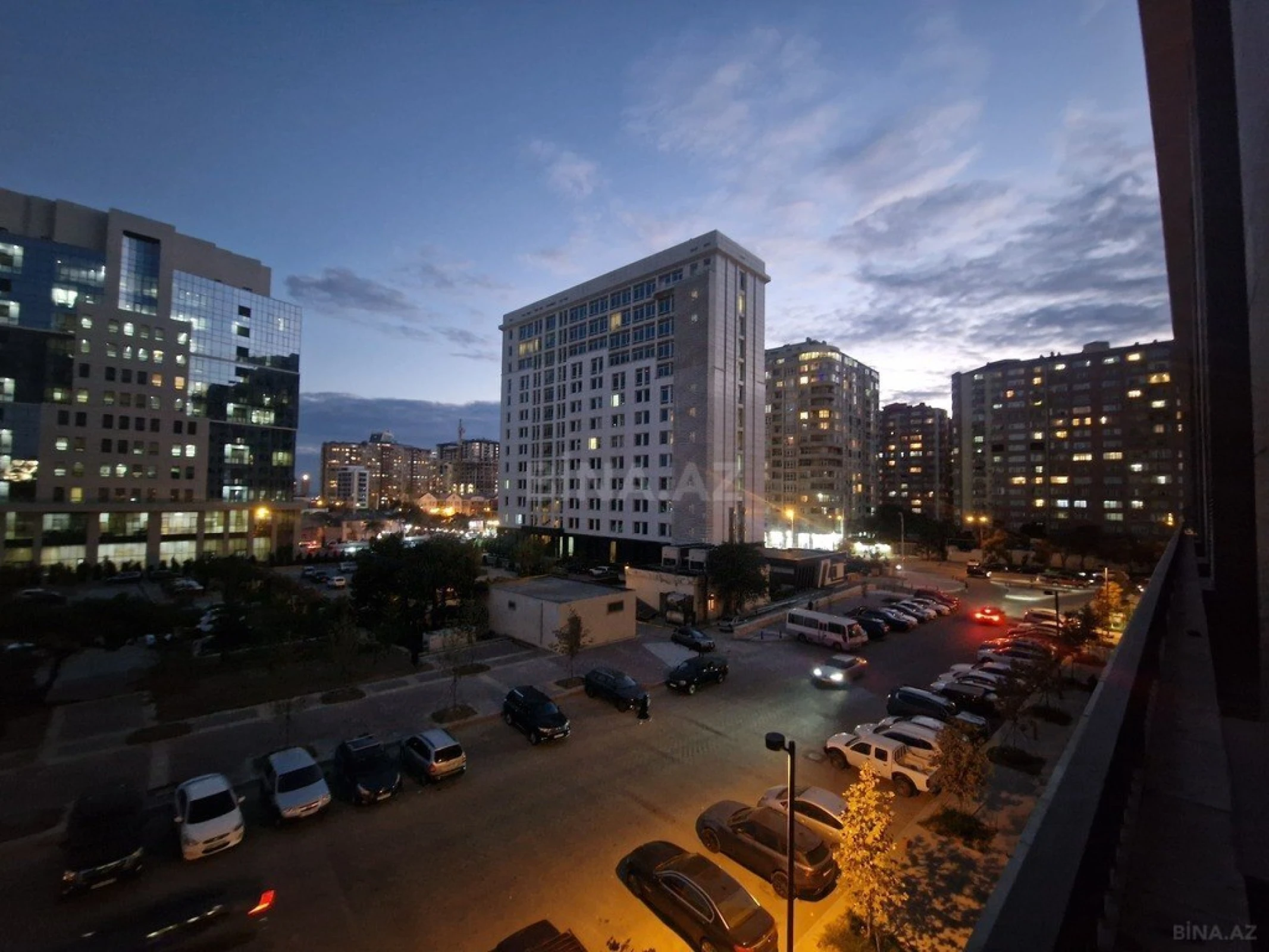 Satılır 3 otaqlı mənzil 127.1 m²