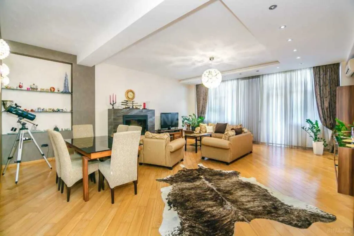 Satılır 4 otaqlı mənzil 196 m²