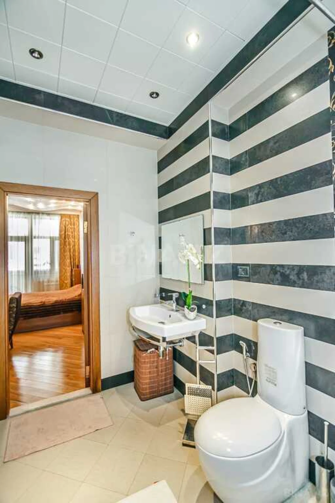 Satılır 4 otaqlı mənzil 196 m²