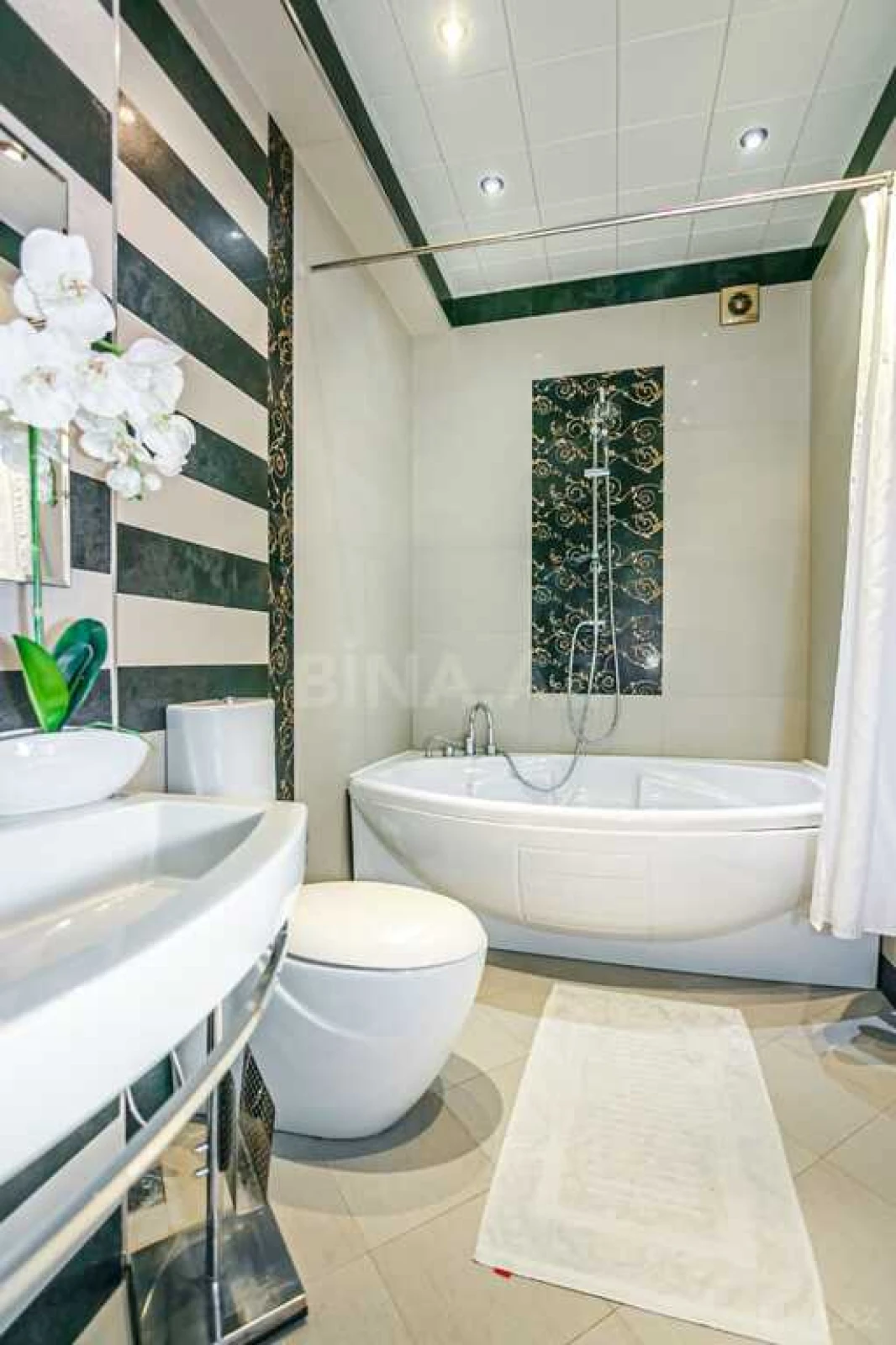 Satılır 4 otaqlı mənzil 196 m²