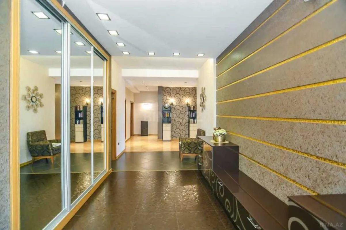 Satılır 4 otaqlı mənzil 196 m²