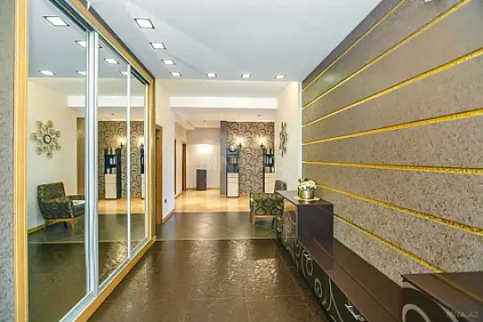 Satılır 4 otaqlı mənzil 196 m²