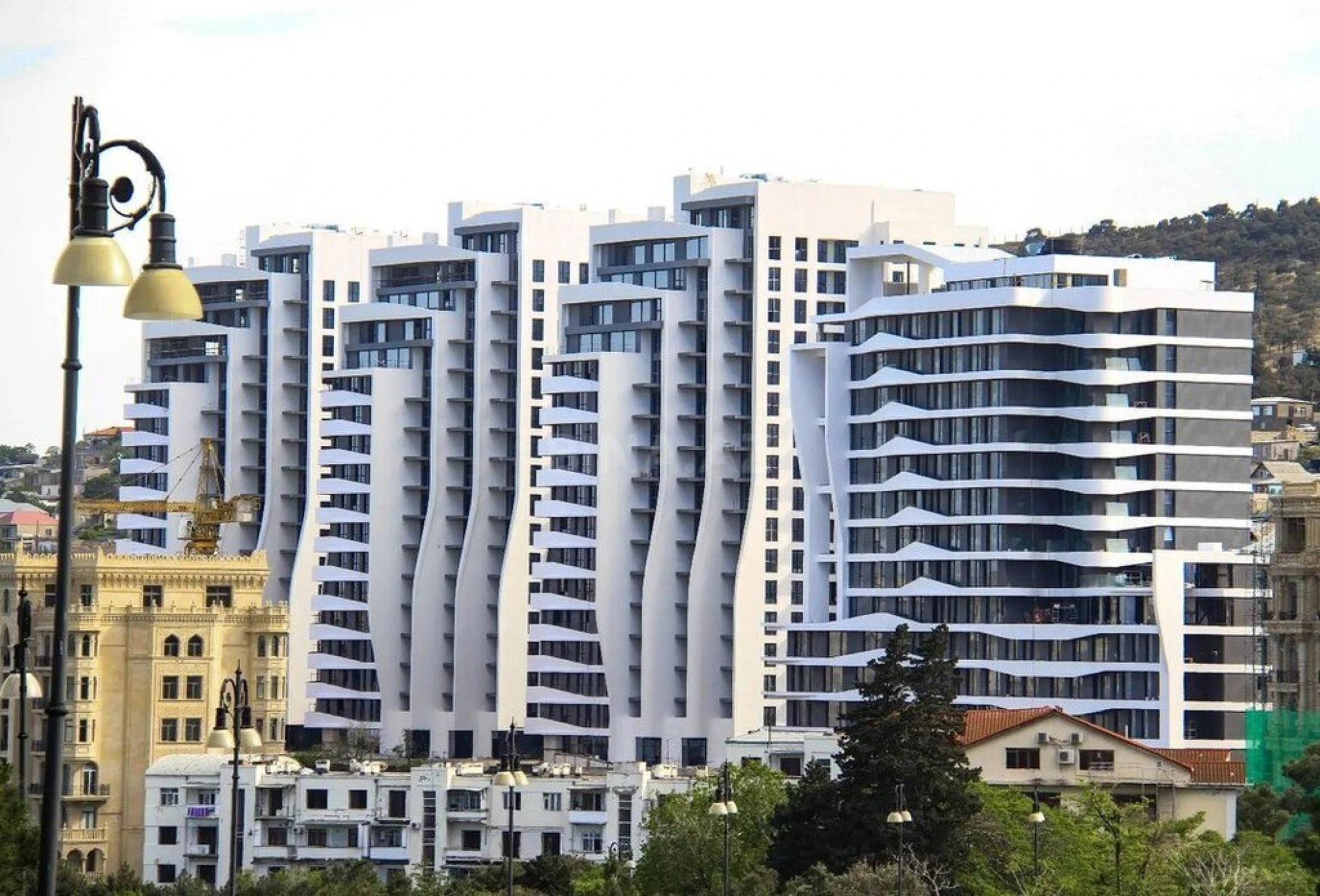 Satılır 5 otaqlı mənzil 220 m²