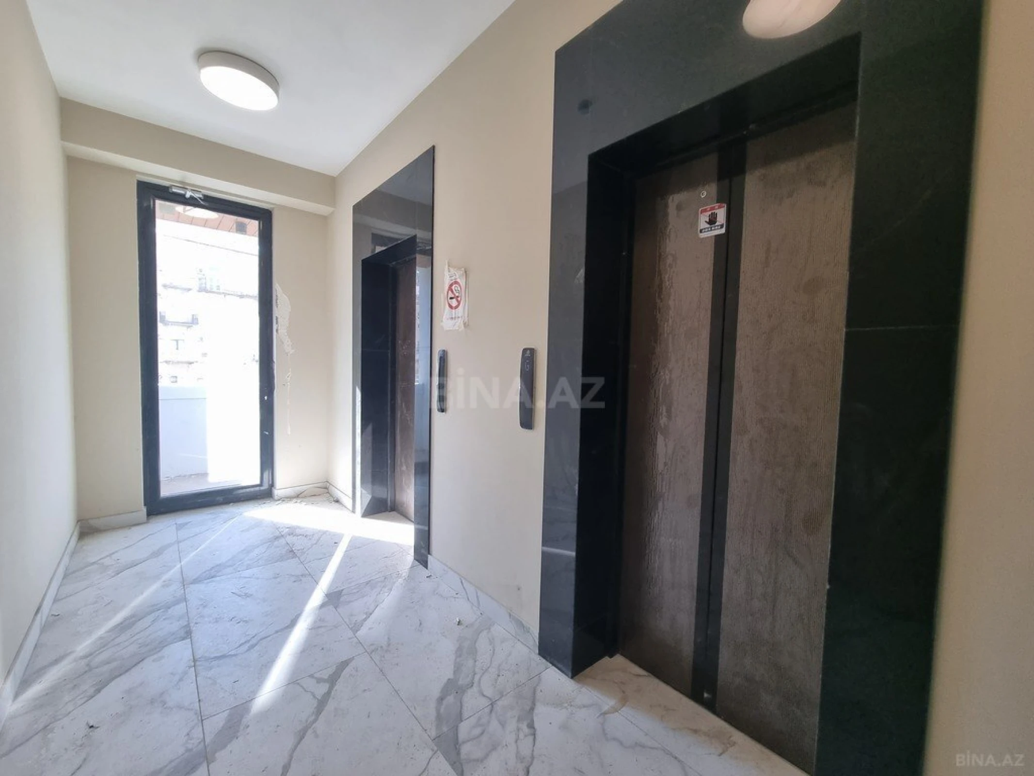 Satılır 5 otaqlı mənzil 220 m²