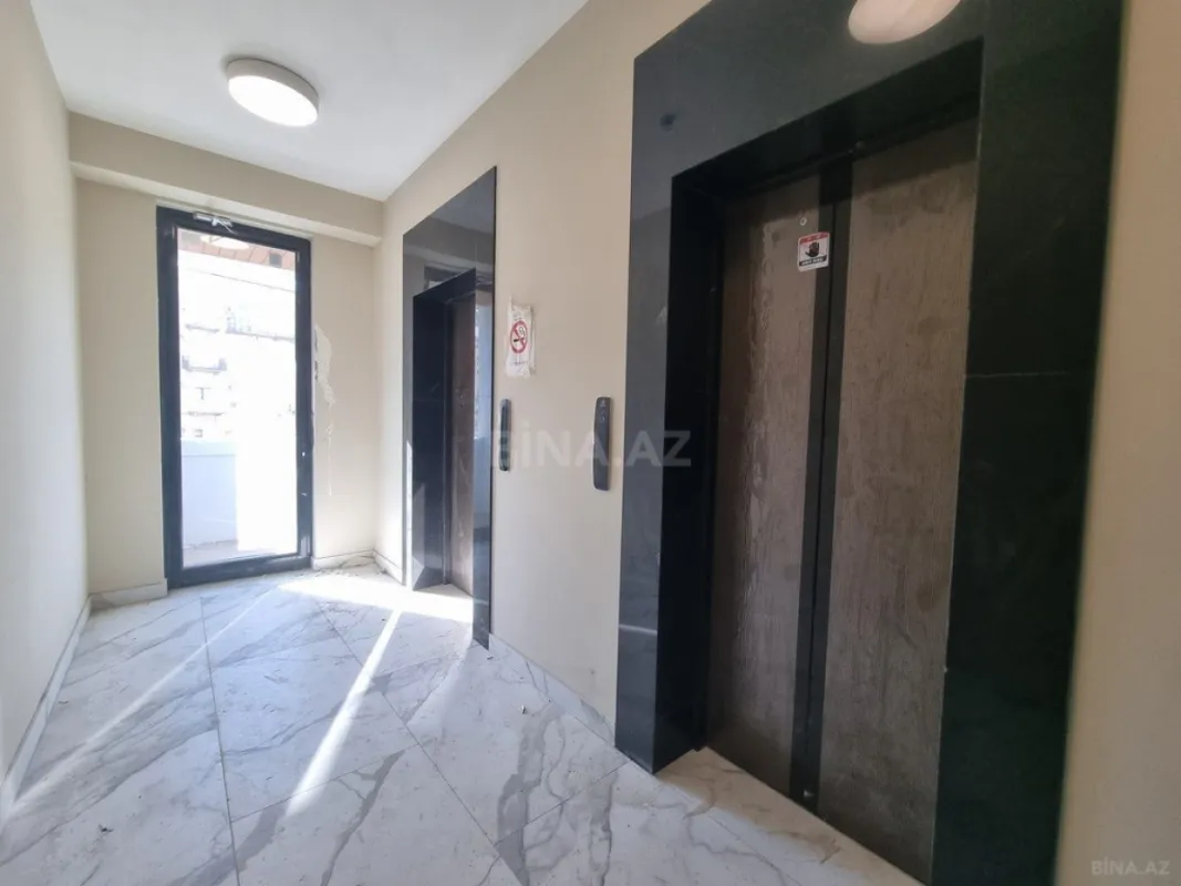 Satılır 5 otaqlı mənzil 220 m²