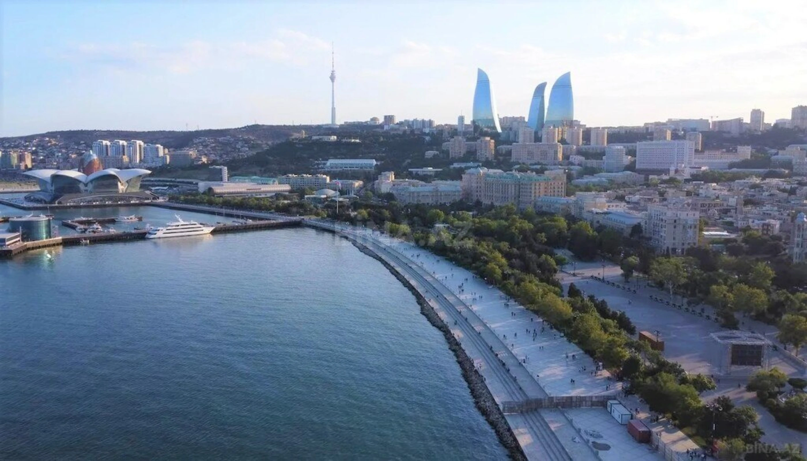 Satılır 5 otaqlı mənzil 220 m²