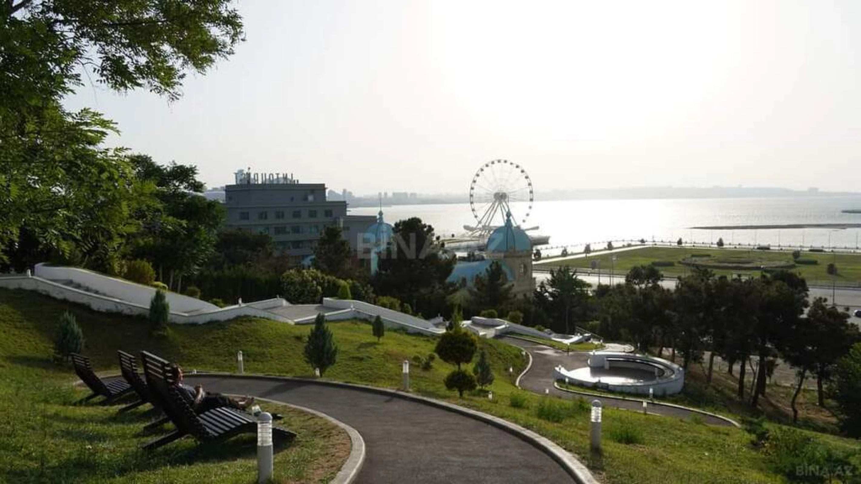 Satılır 5 otaqlı mənzil 220 m²