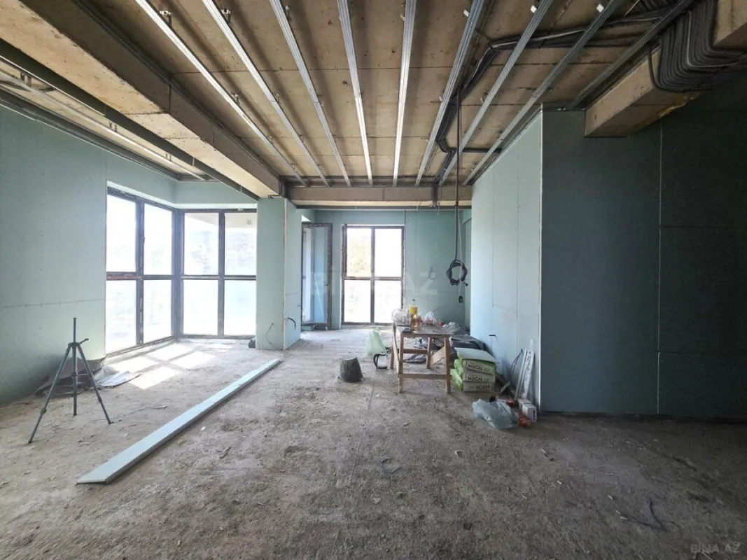 Satılır 5 otaqlı mənzil 220 m²