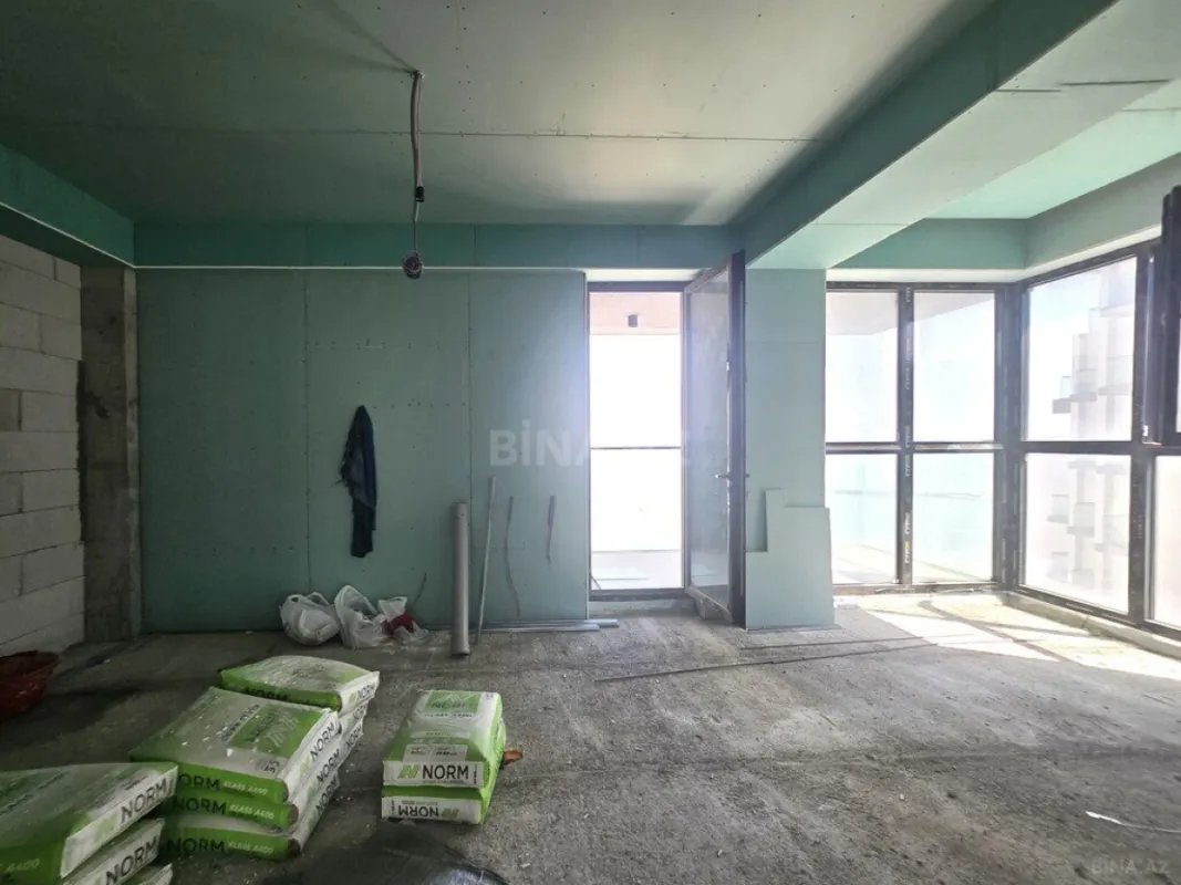 Satılır 5 otaqlı mənzil 220 m²