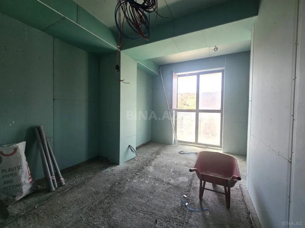Satılır 5 otaqlı mənzil 220 m²