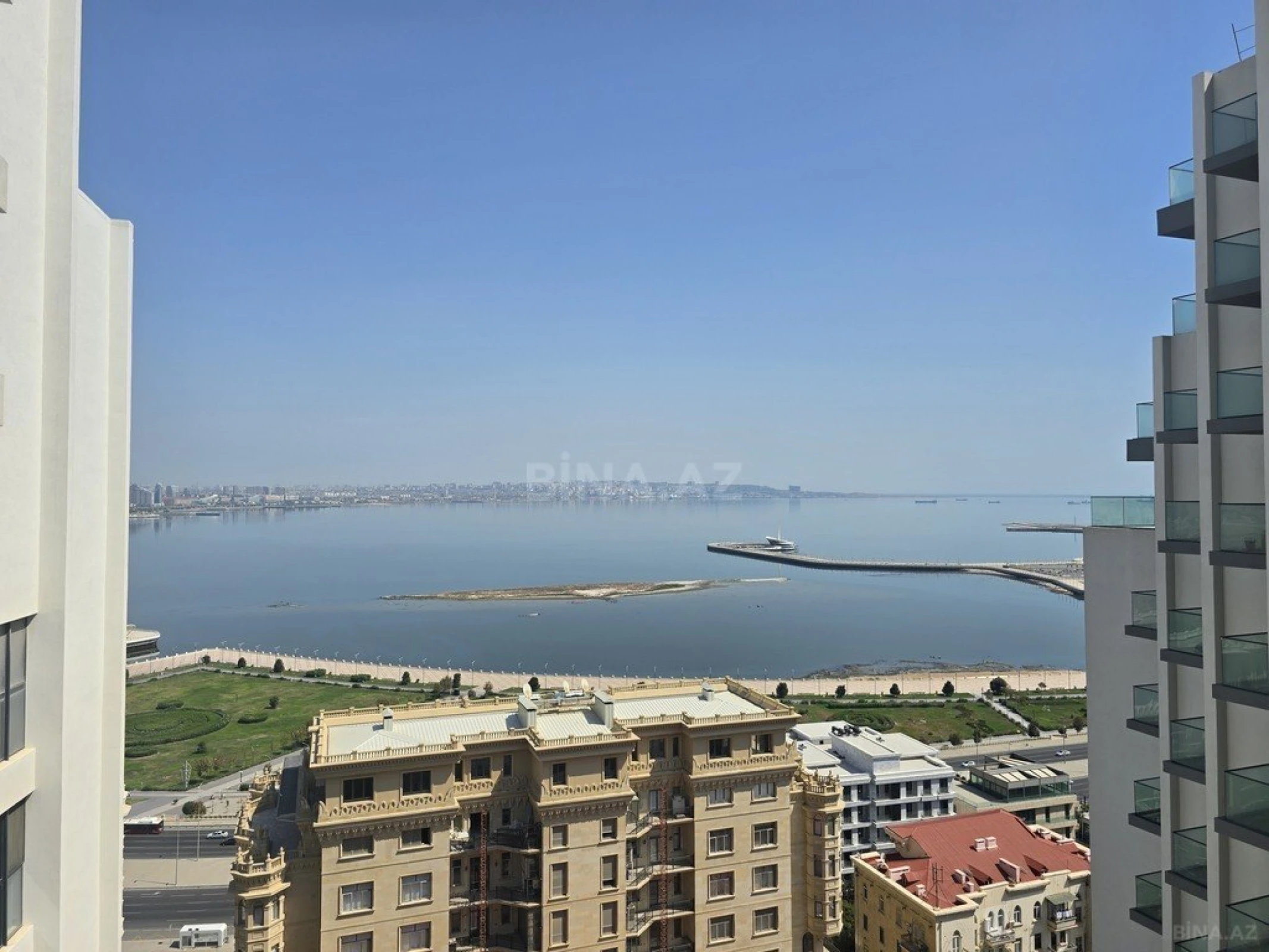 Satılır 5 otaqlı mənzil 220 m²