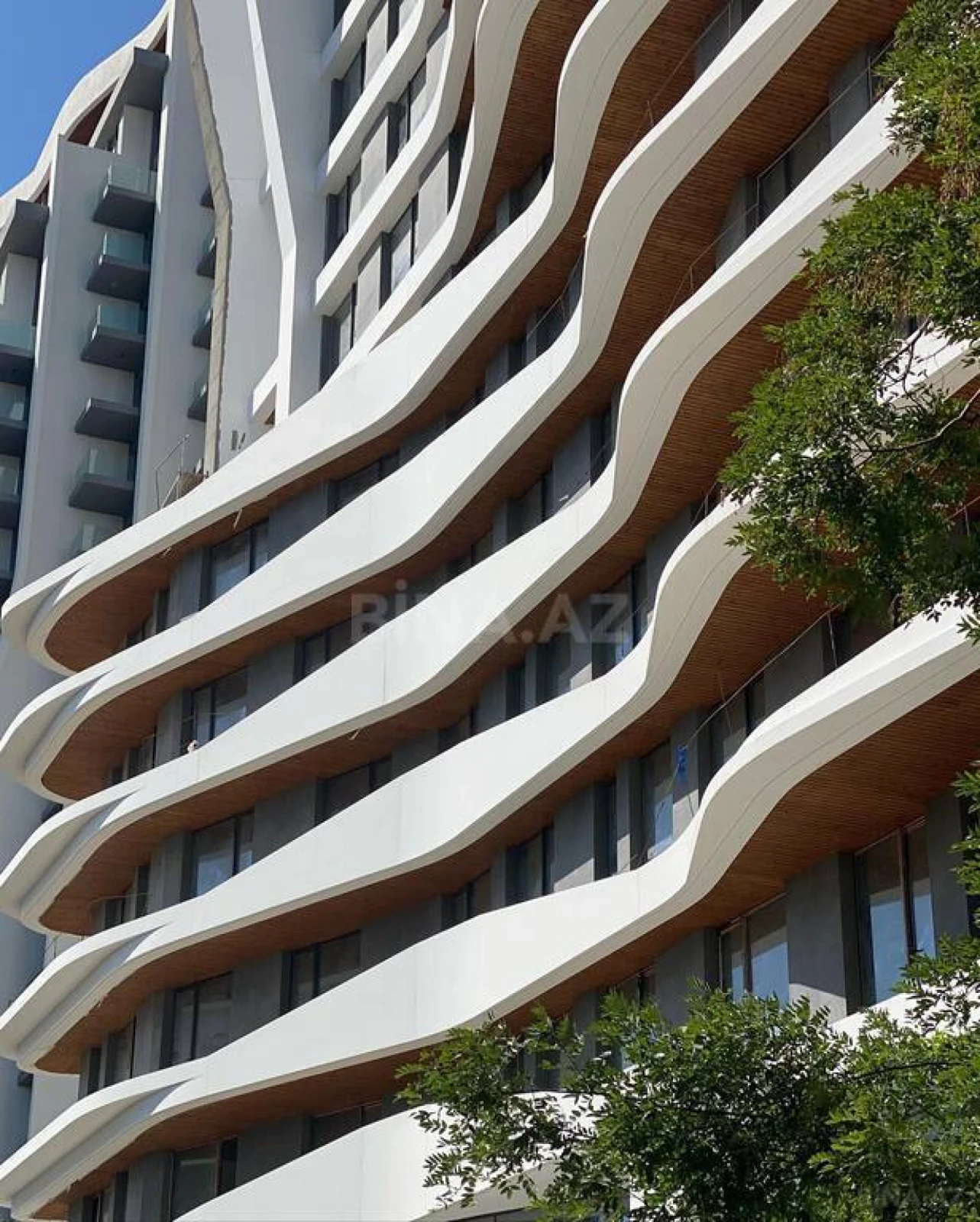 Satılır 5 otaqlı mənzil 220 m²